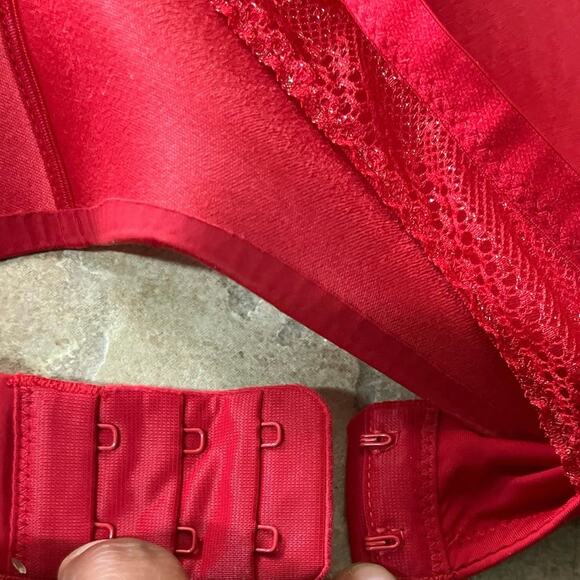 Victoria Secret Red Bra 32DDD Lacy Padded Hook Eye Sexy - Picture 7 of 8